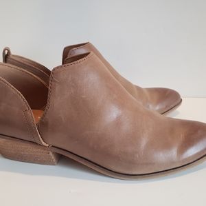 Frye & Co Rubie slip on bootie size 9